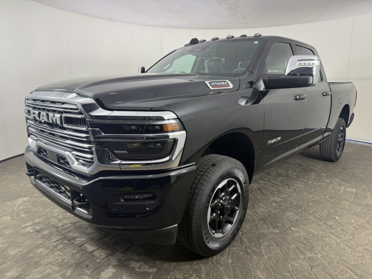 Used 2026 RAM 2500 Laramie AWD/4WD image 3