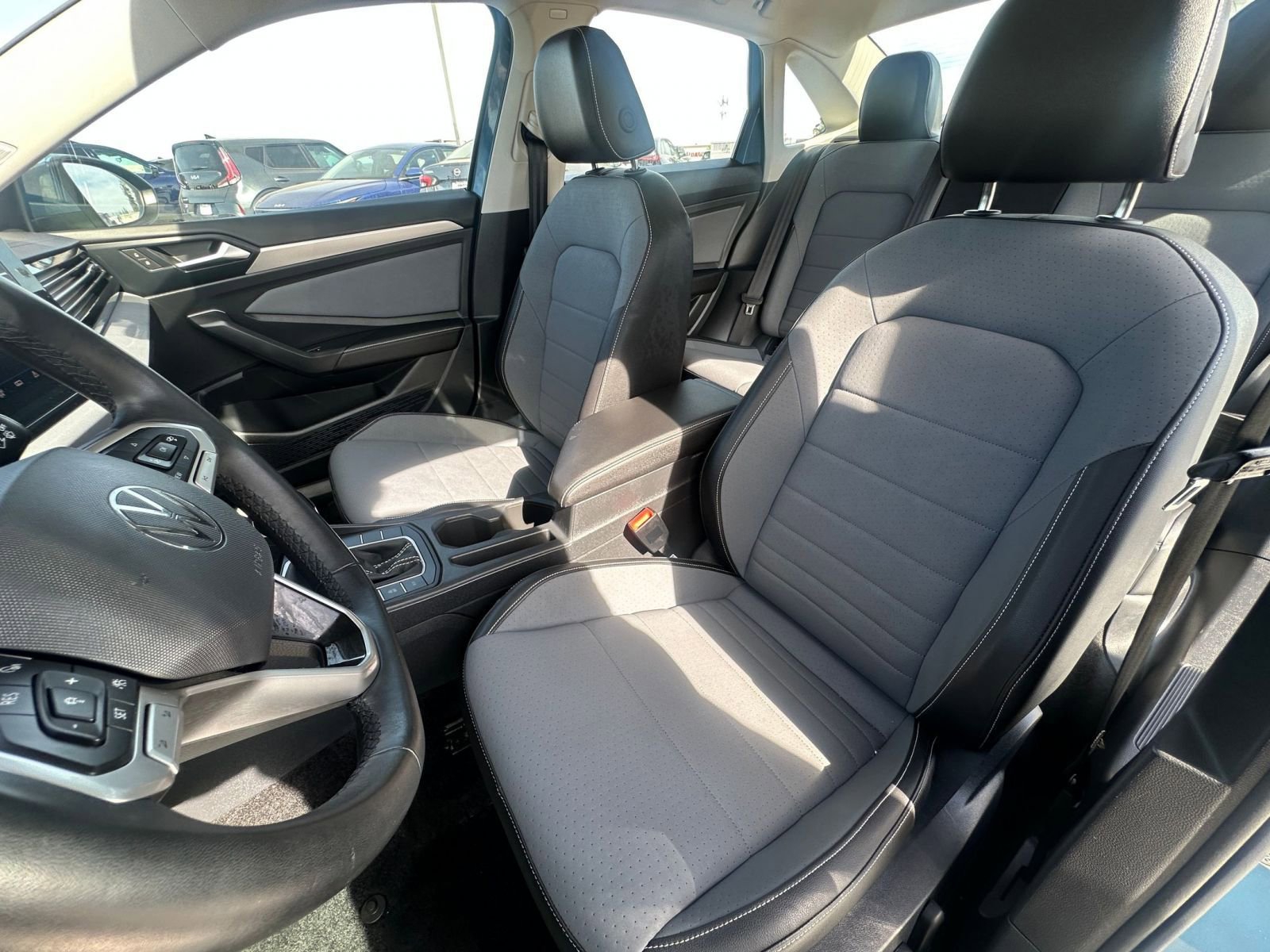 Used 2025 Volkswagen Jetta SE image 37