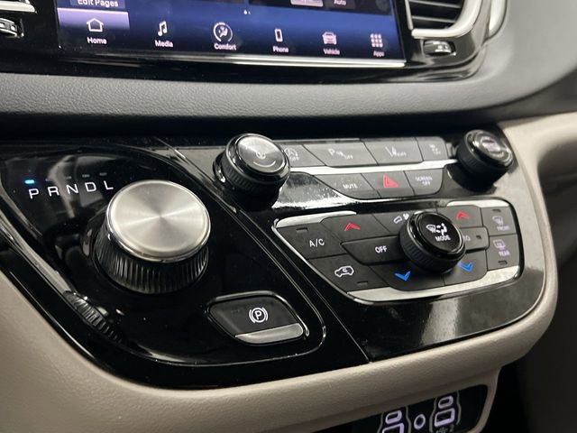 Used 2024 Chrysler Pacifica Touring-L FWD image 17