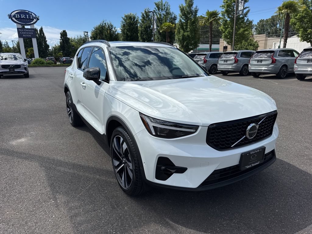 New 2026 Volvo XC40 B5 Plus w/ Climate Package AWD/4WD image 8