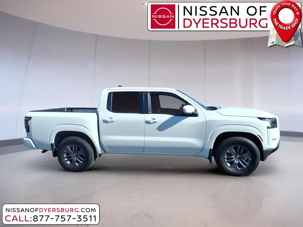 Used 2022 Nissan Frontier SV image 2