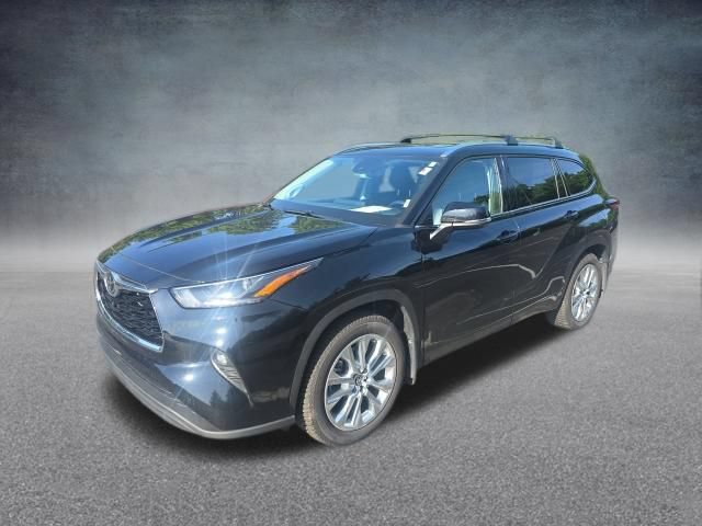 Used 2022 Toyota Highlander Limited AWD/4WD image 4