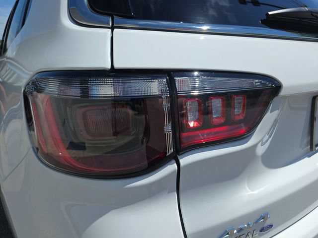 Used 2025 Jeep Compass Limited w/ Sun & Sound Group AWD/4WD image 33