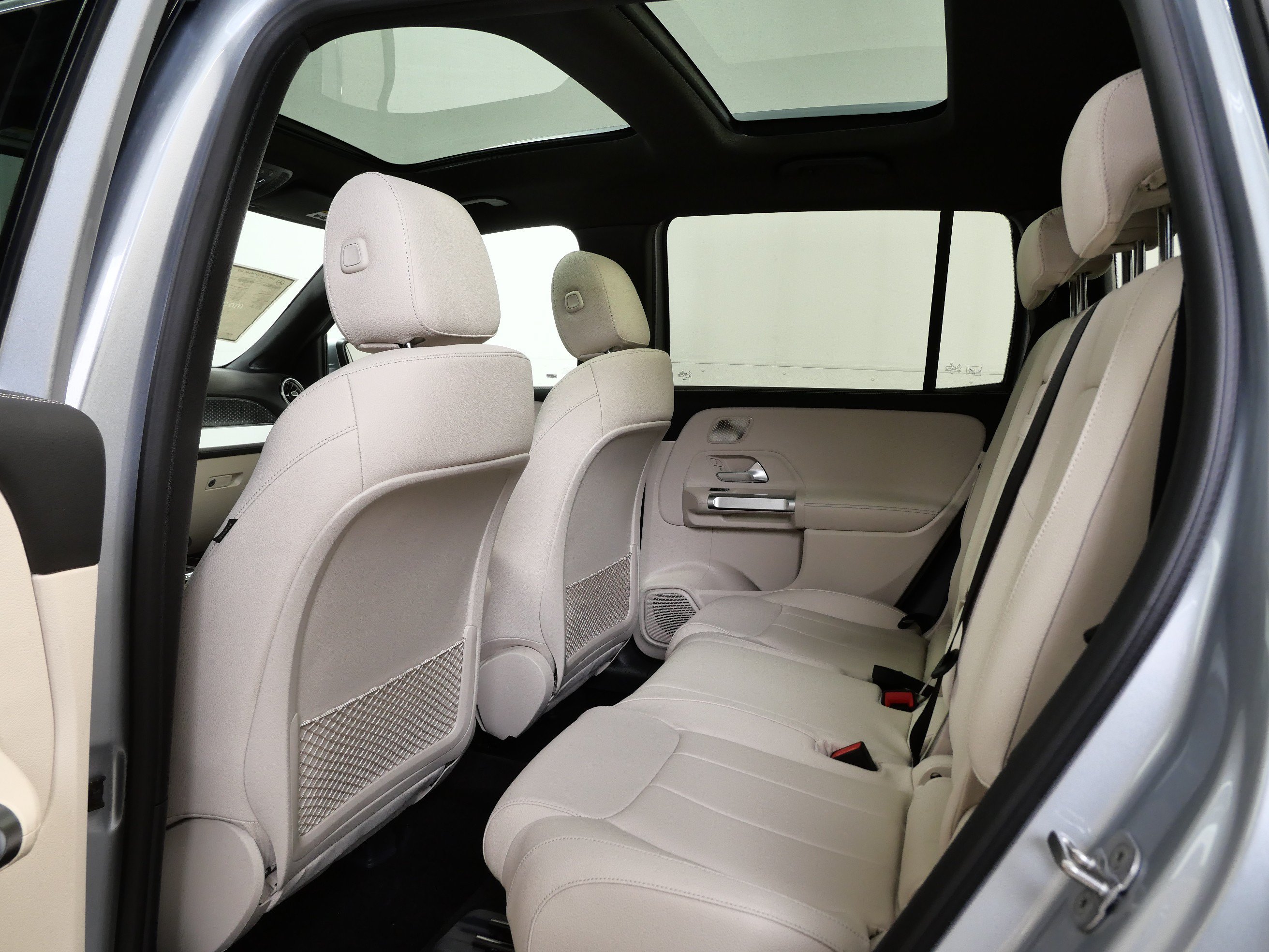 New 2026 Mercedes-Benz GLB 250 4MATIC image 9