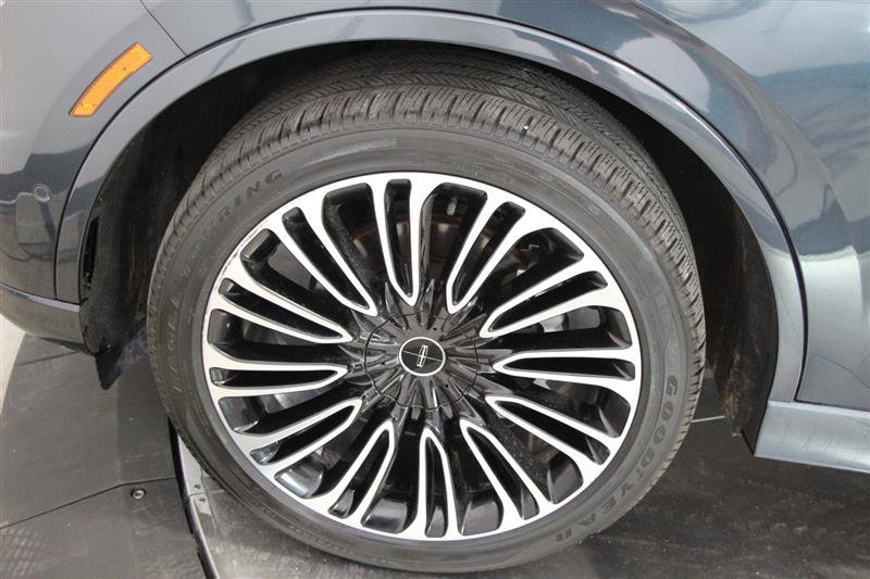 Used 2023 Lincoln Aviator Black Label w/ Class IV Trailer Tow Package image 33