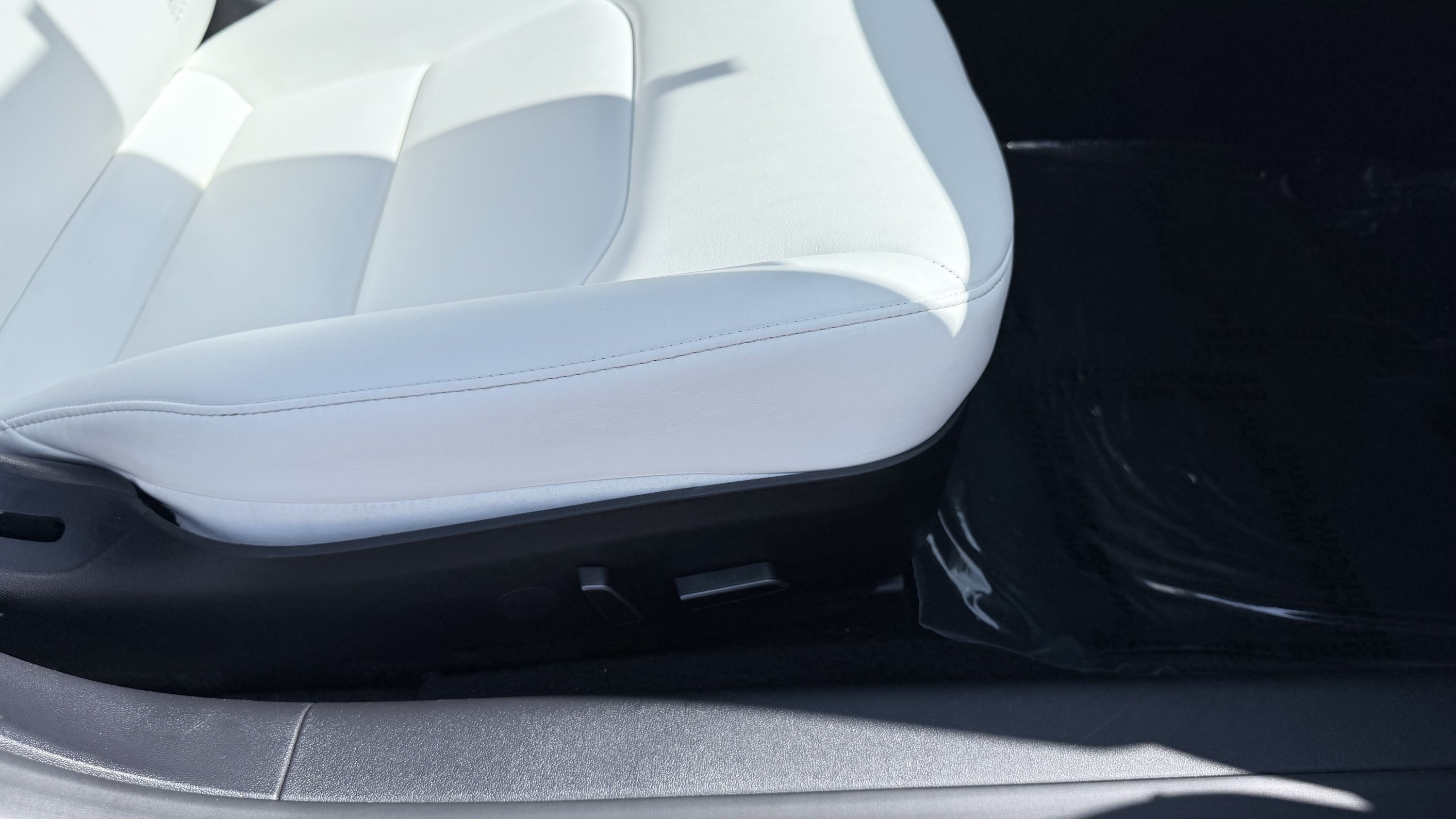 Used 2022 Tesla Model 3 Standard Range RWD image 40