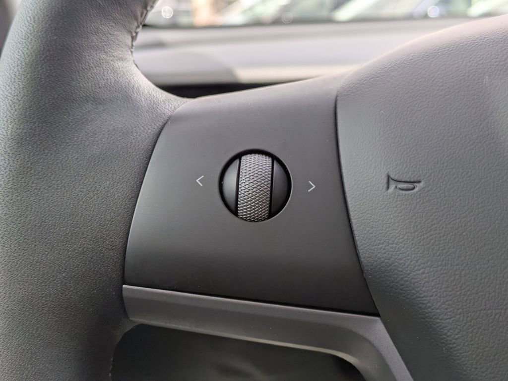 Used 2024 Tesla Model Y Long Range image 36