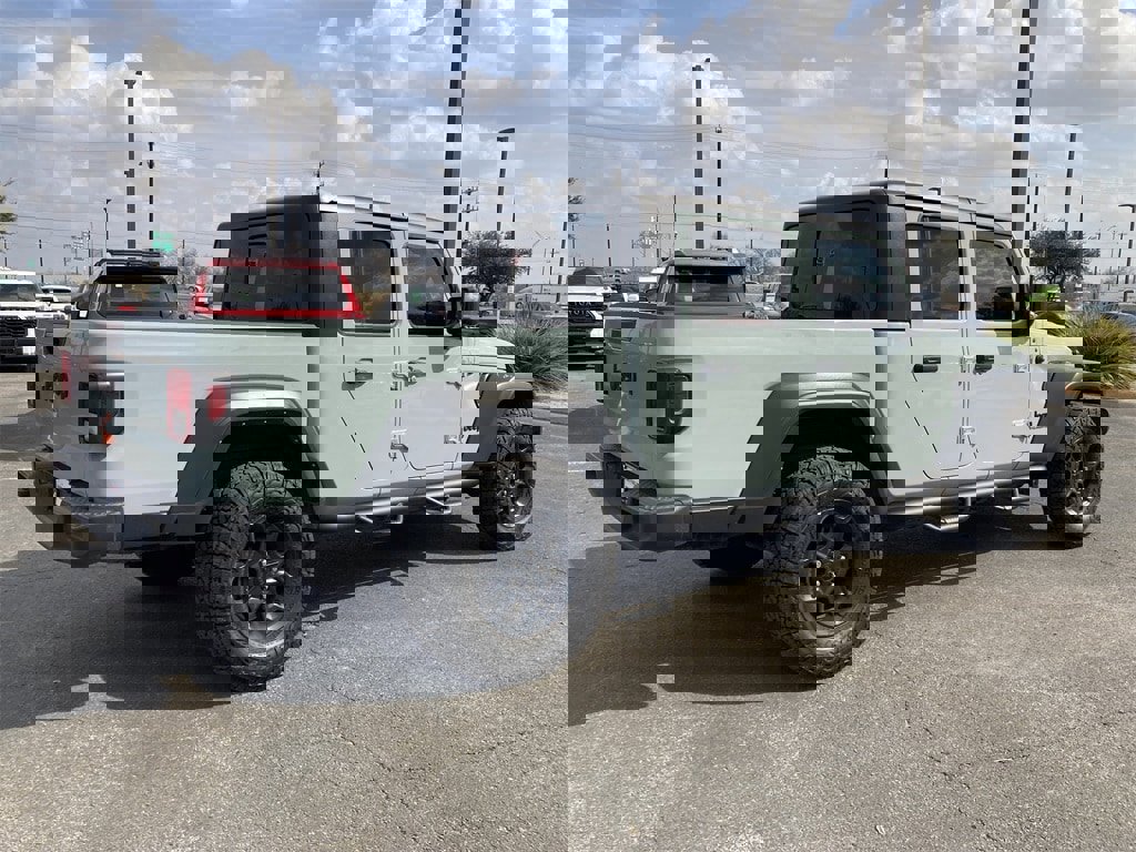 Used 2023 Jeep Gladiator Sport w/ Off Road Group image 5