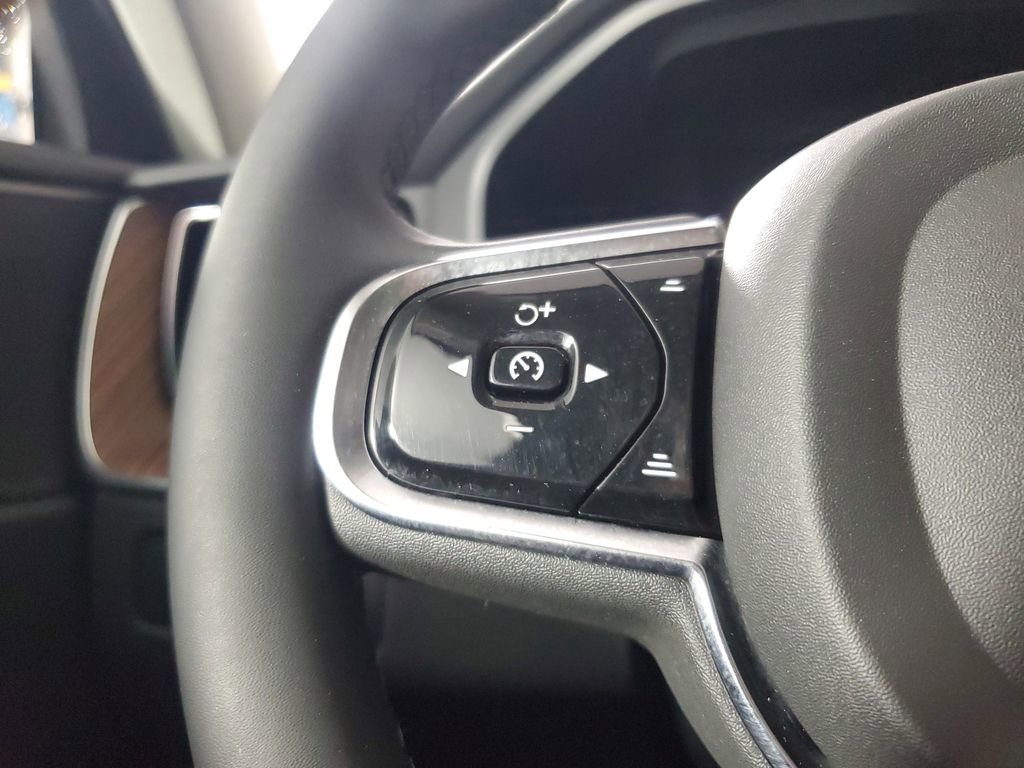 Certified 2024 Volvo XC60 B5 Plus w/ Protection Package Premier AWD/4WD image 25