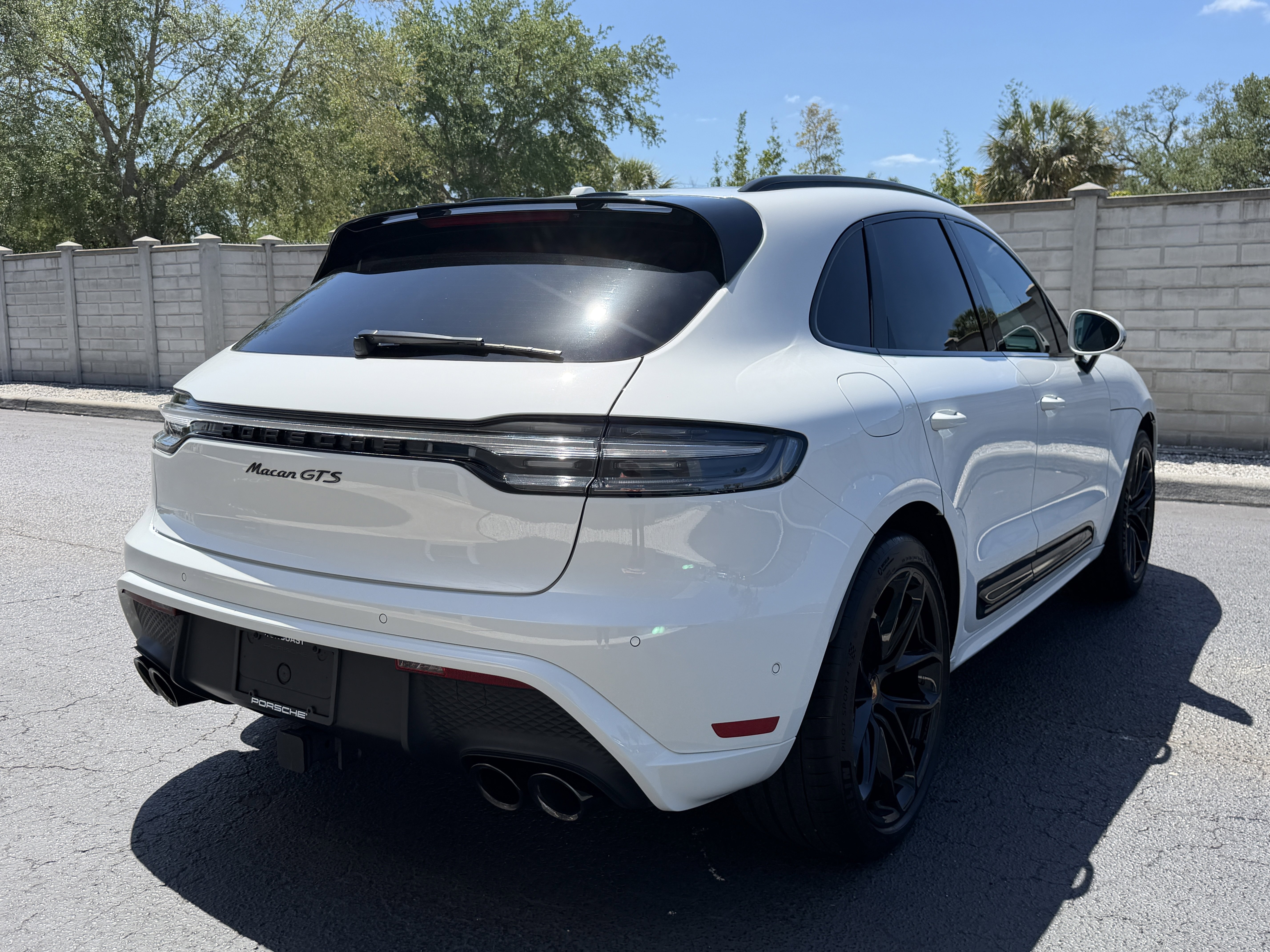 Certified 2025 Porsche Macan GTS image 6