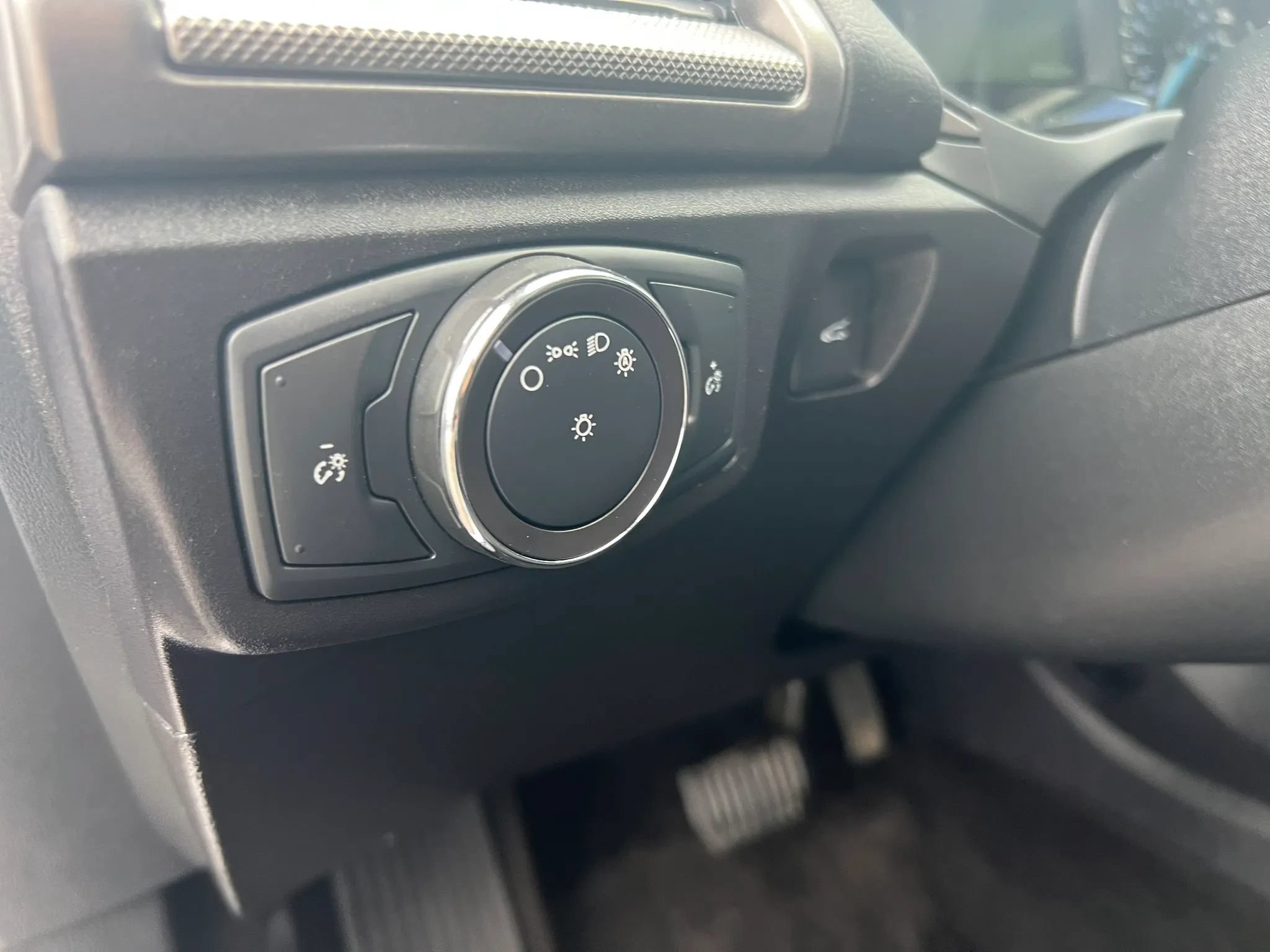 Used 2018 Ford Fusion SE FWD image 18