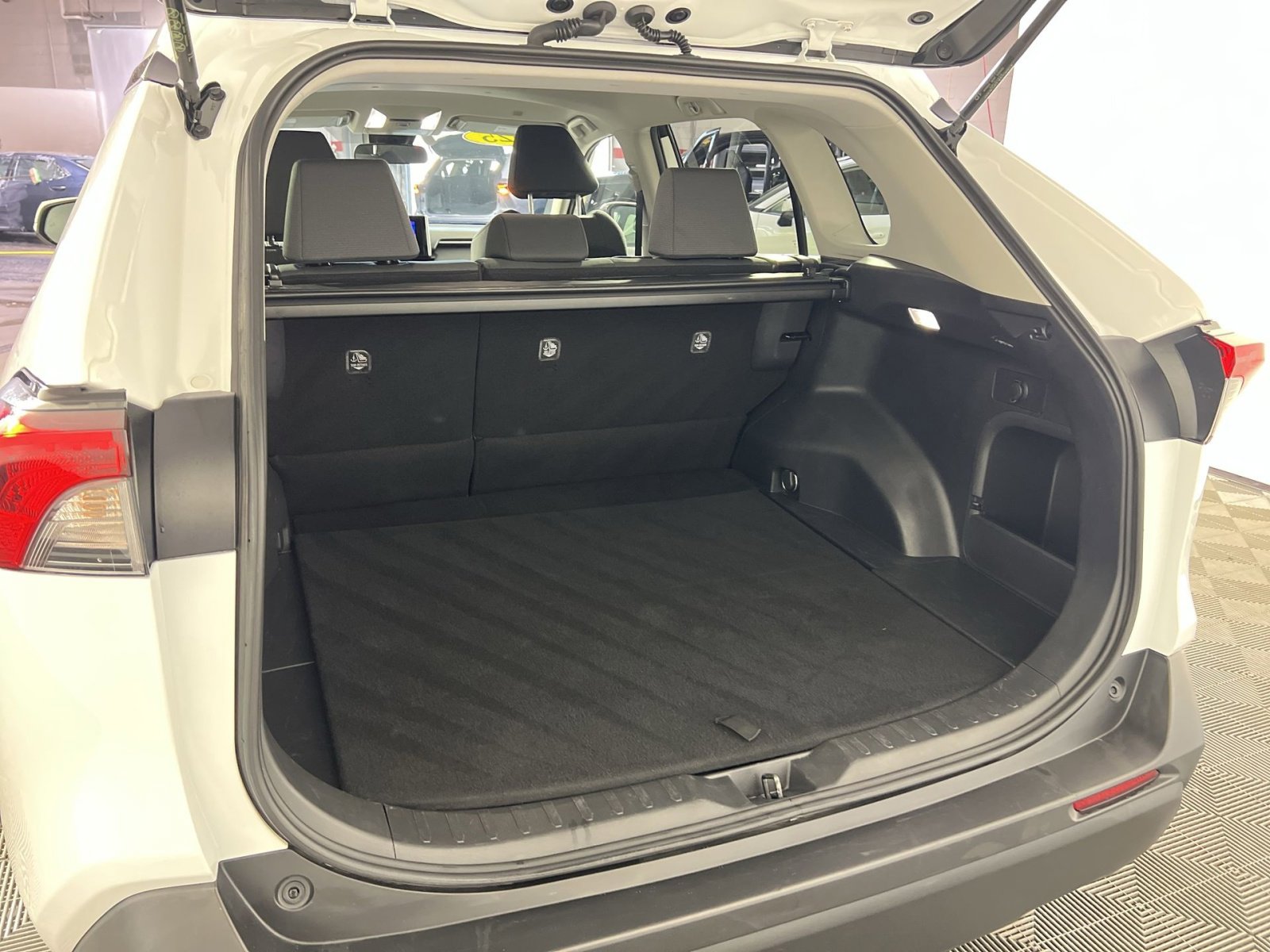 Used 2025 Toyota RAV4 XLE image 26