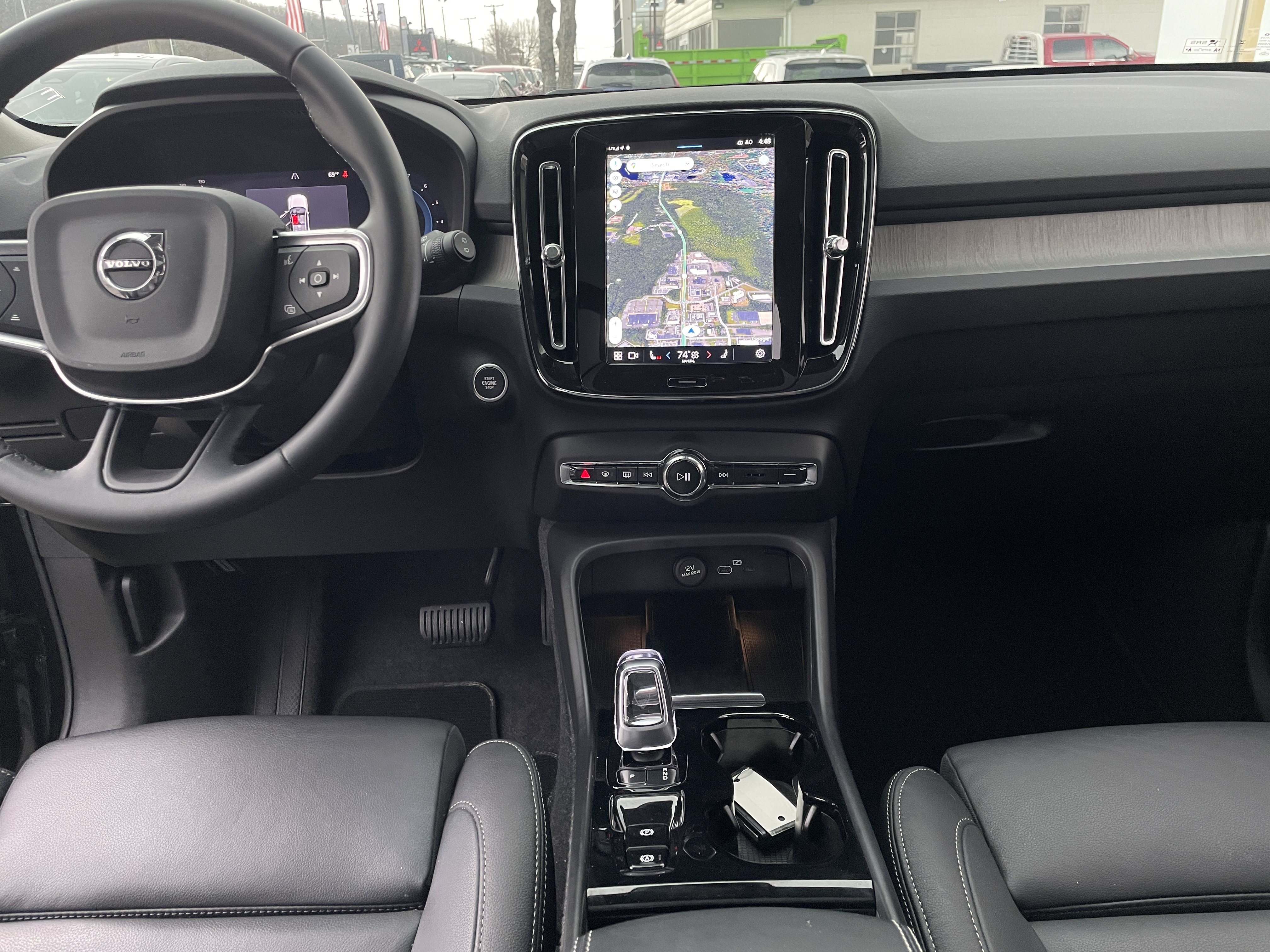 Certified 2025 Volvo XC40 B5 Plus AWD/4WD image 9