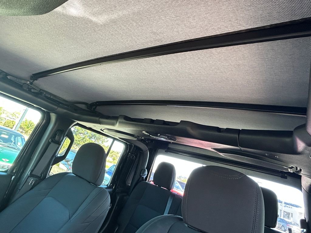 Used 2023 Jeep Gladiator Sport image 15