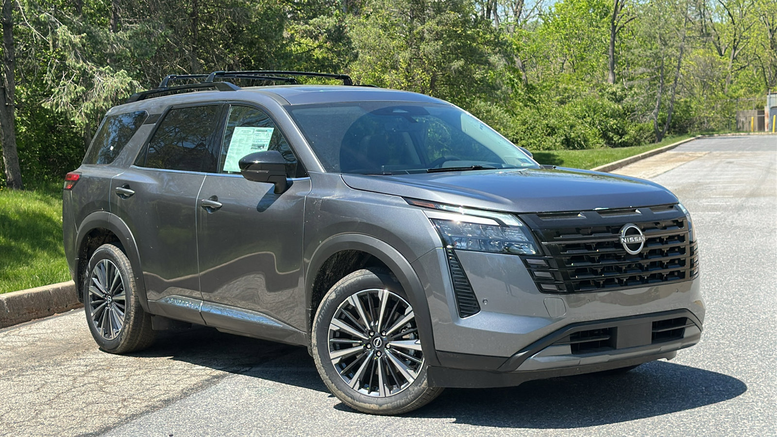 New 2026 Nissan Pathfinder Platinum w/ Cargo Package AWD/4WD image 1
