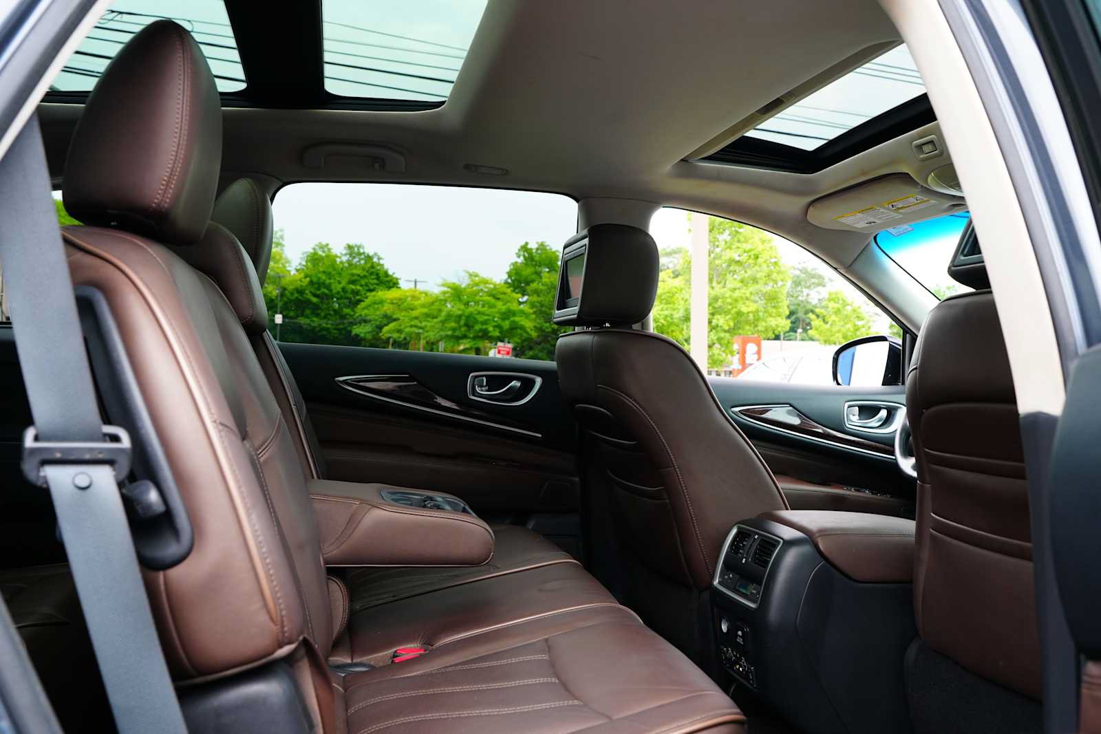 Used 2013 INFINITI JX35 AWD w/ Premium Pkg image 32