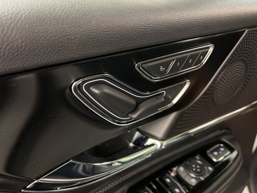 Used 2026 Lincoln Corsair Premiere image 28
