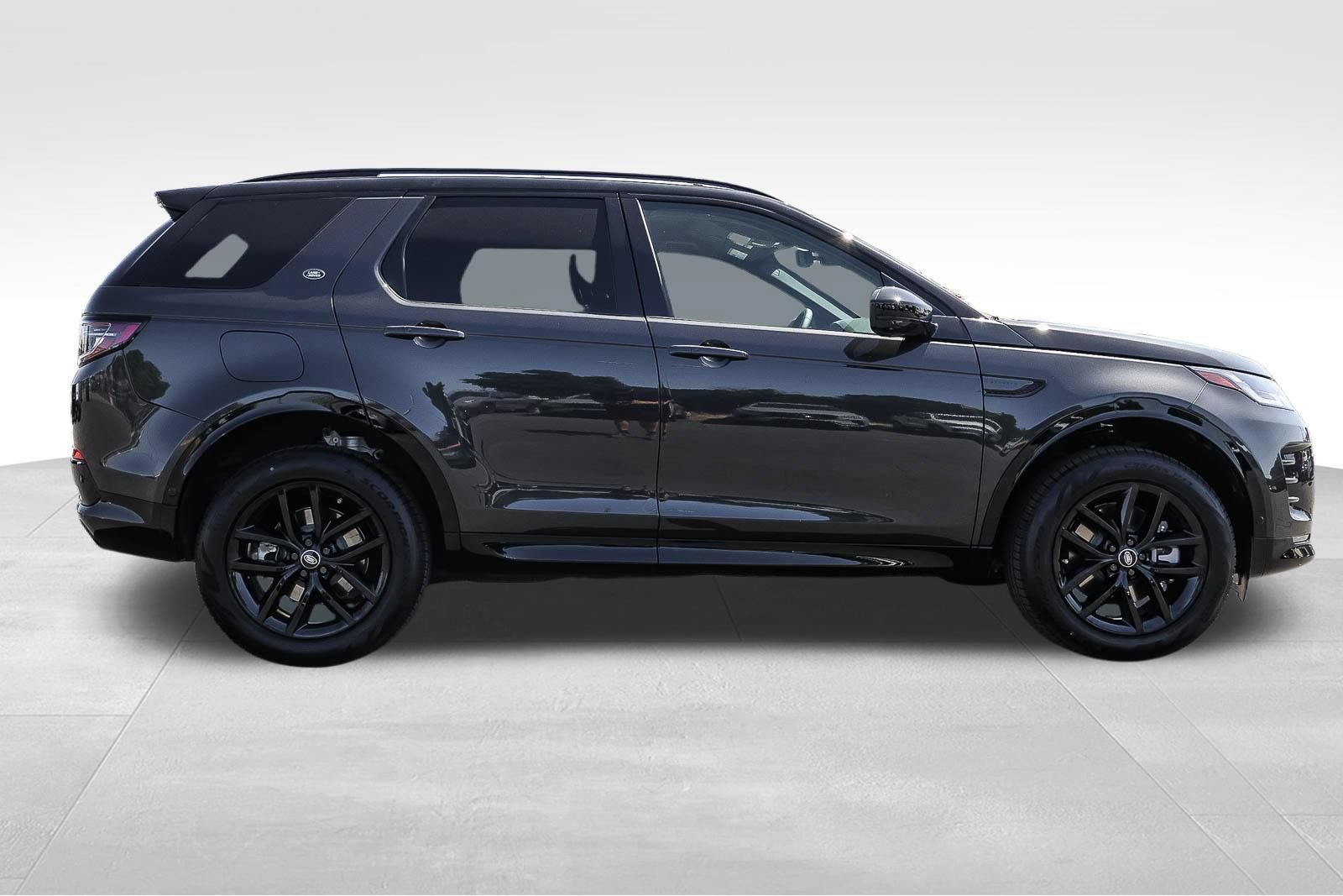 New 2026 Land Rover Discovery Sport Landmark AWD/4WD image 4