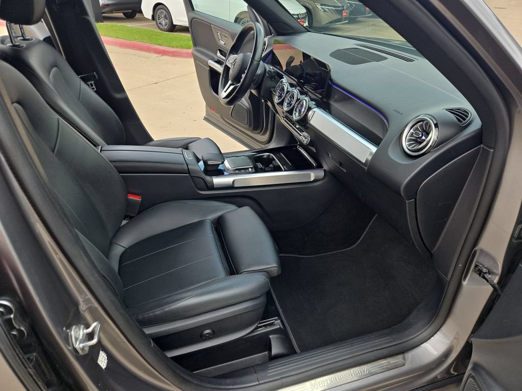 Used 2023 Mercedes-Benz GLB 250 4MATIC w/ Premium Package image 17