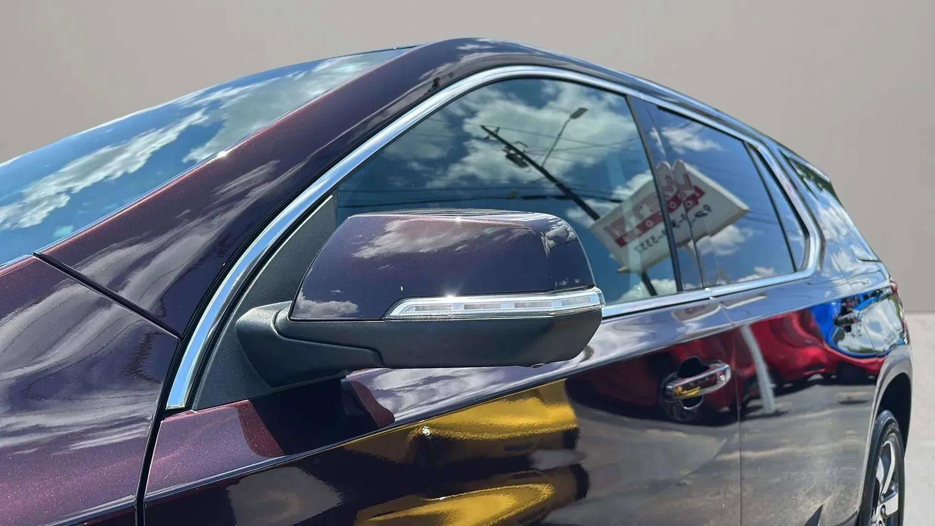 Used 2021 Chevrolet Traverse LT w/ LT Premium Package image 9