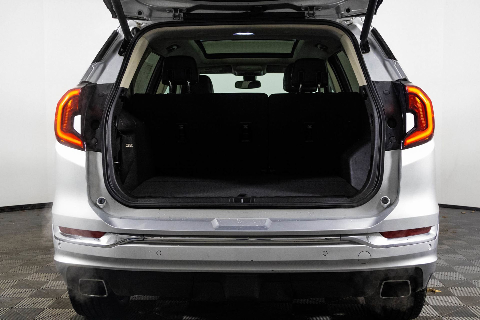 Used 2019 GMC Terrain Denali w/ Advanced Safety Package image 37