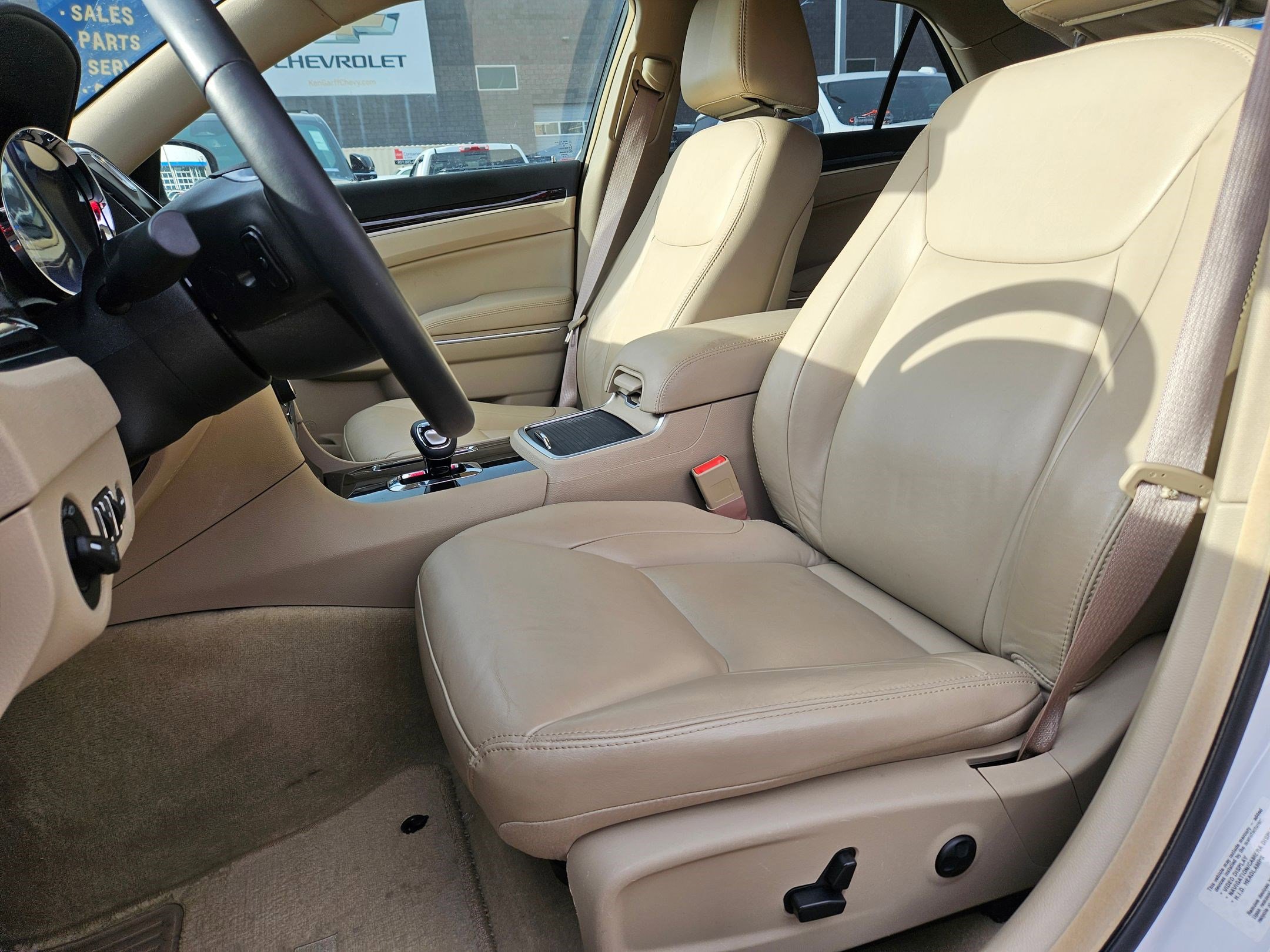 Used 2013 Chrysler 300 w/ Driver Convenience Group image 15