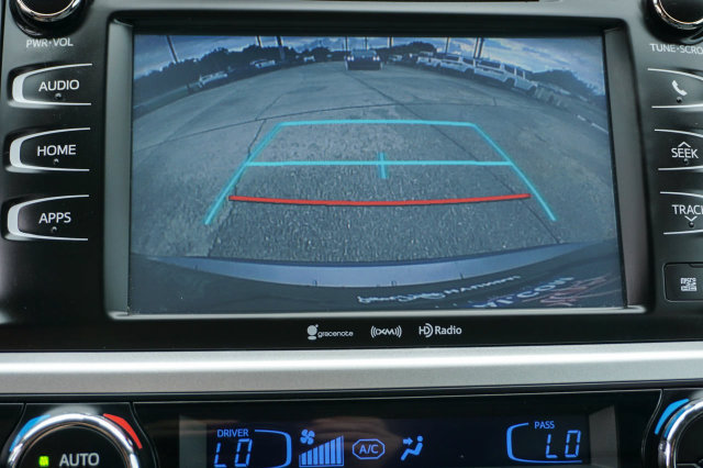 Used 2019 Toyota Highlander XLE FWD image 27