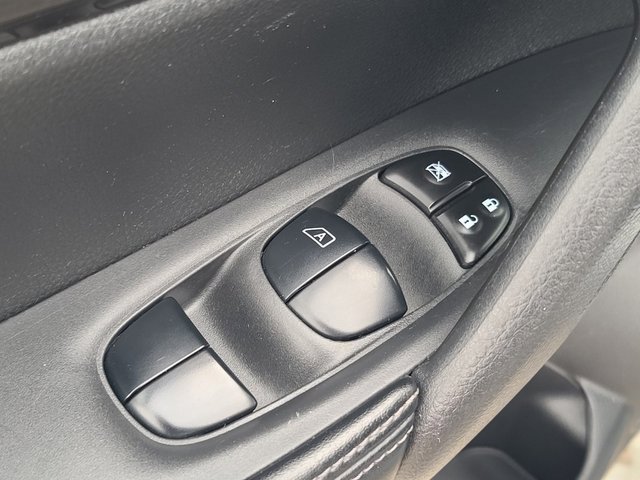 Used 2020 Nissan Rogue SV image 30