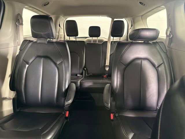 Used 2023 Chrysler Pacifica Touring-L image 45
