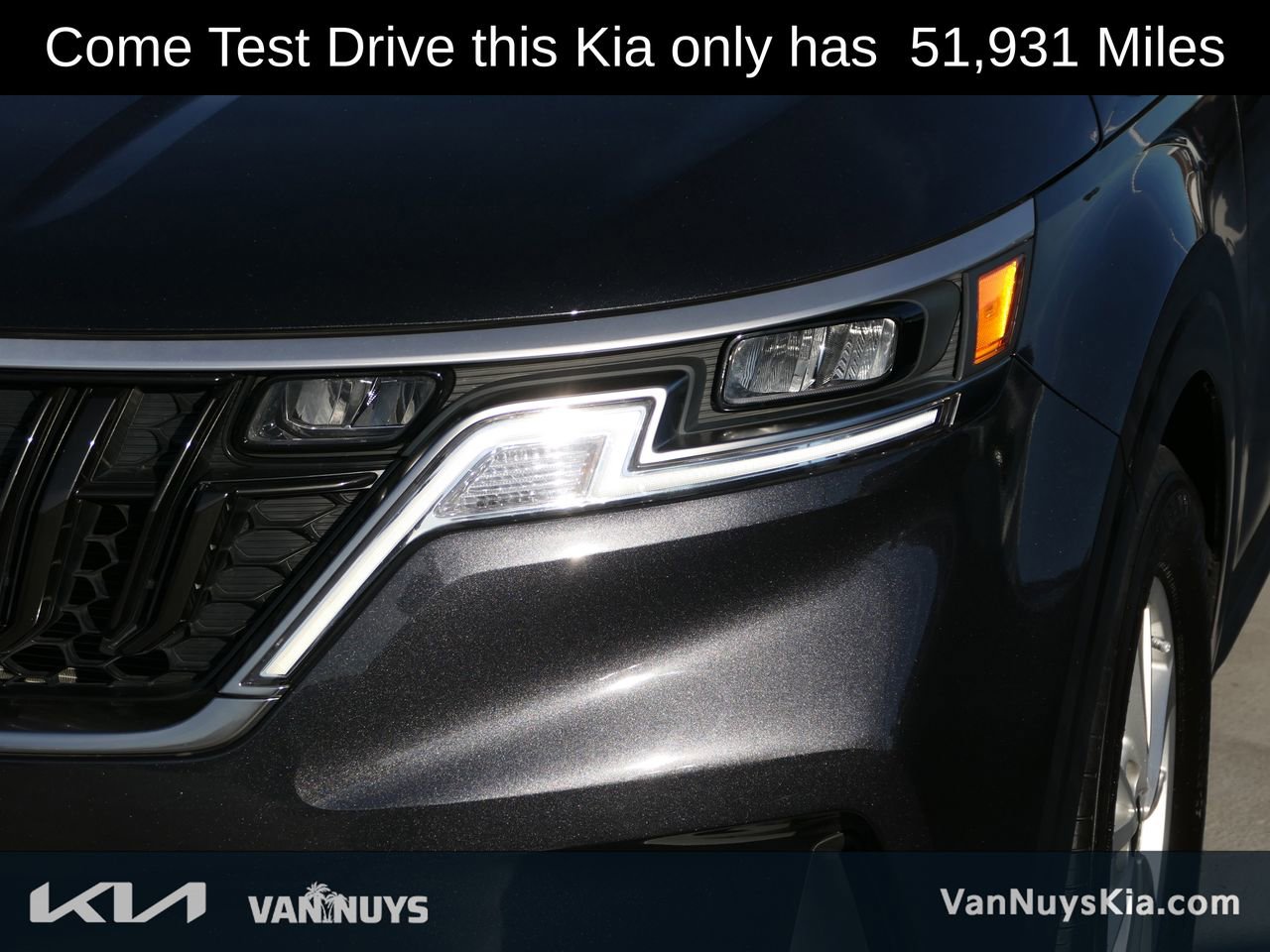 Used 2023 Kia Carnival LX image 9