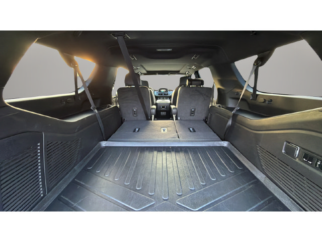 Used 2022 Chevrolet Suburban Z71 w/ Luxury Package AWD/4WD image 35