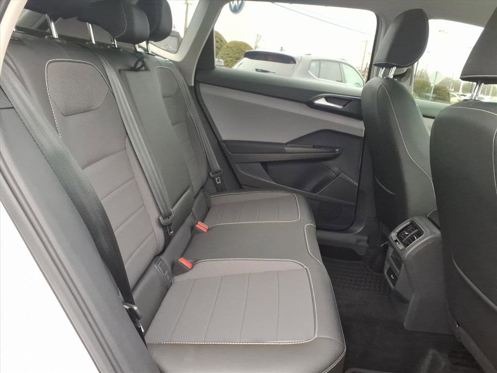 Certified 2023 Volkswagen Taos SE w/ Panoramic Sunroof Package image 9