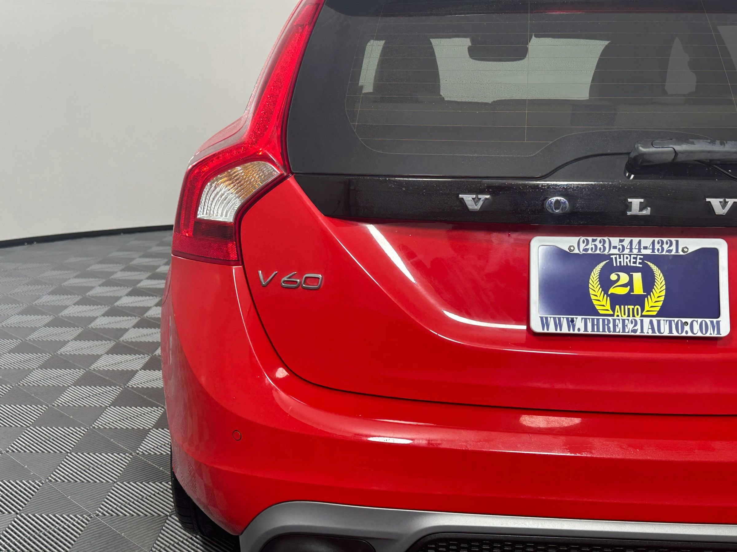 Used 2018 Volvo V60 T5 Dynamic w/ Vision Package image 10