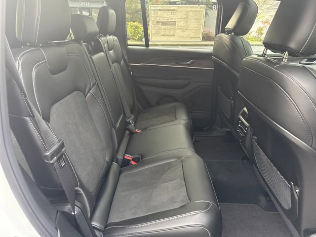 New 2026 Jeep Grand Cherokee Altitude image 10