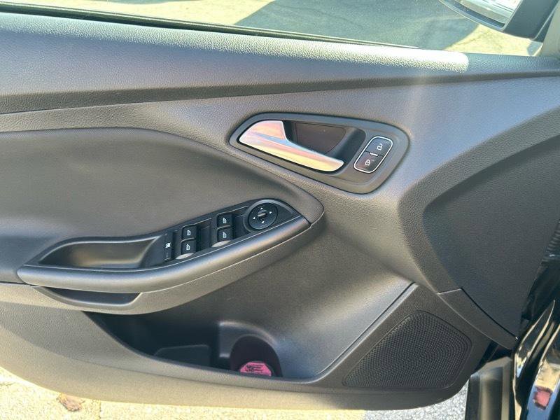 Used 2017 Ford Focus SE image 7