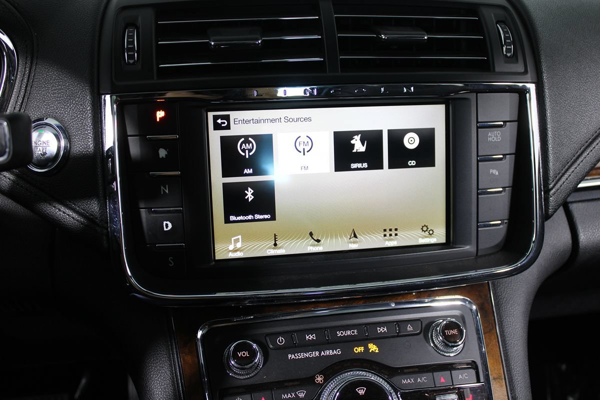 Used 2017 Lincoln Continental Select FWD image 29