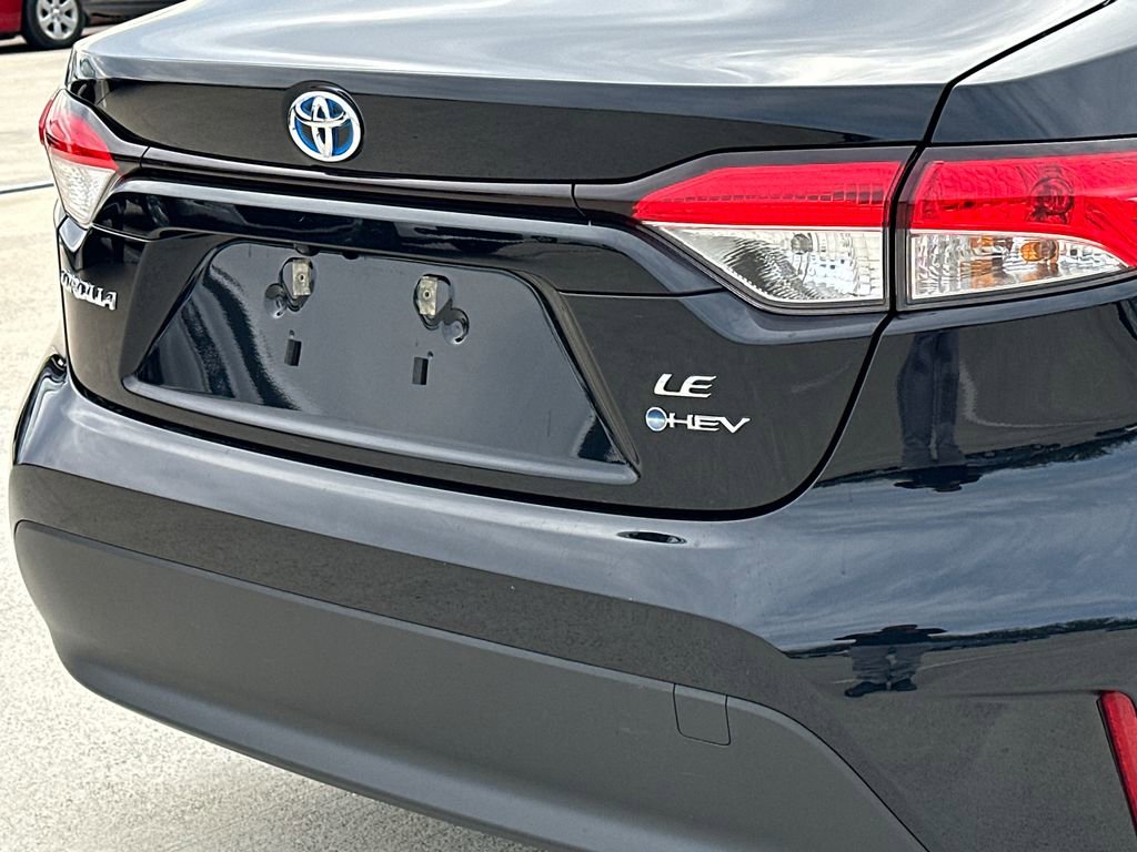 Used 2025 Toyota Corolla LE w/ LE Premium Package image 5