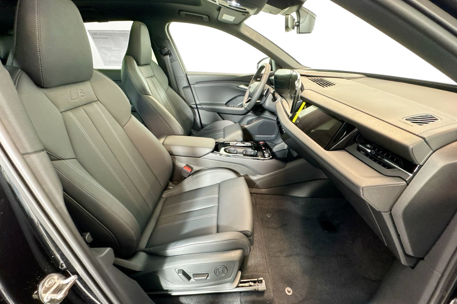 New 2027 Audi SQ6 e-tron Premium Plus AWD/4WD image 25