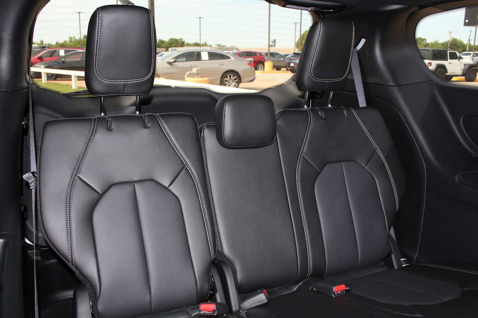 New 2025 Chrysler Pacifica Select AWD/4WD image 23