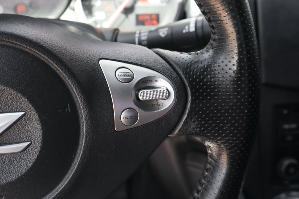 Used 2017 Nissan 370Z Coupe RWD image 25