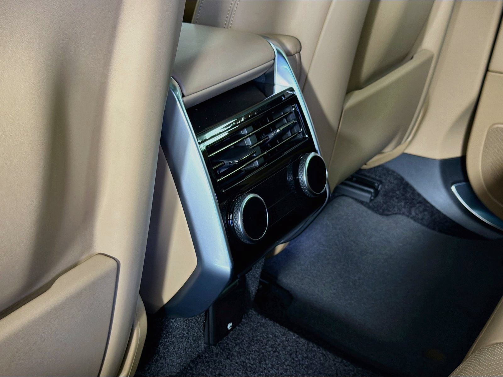 New 2026 Land Rover Range Rover SE AWD/4WD image 28