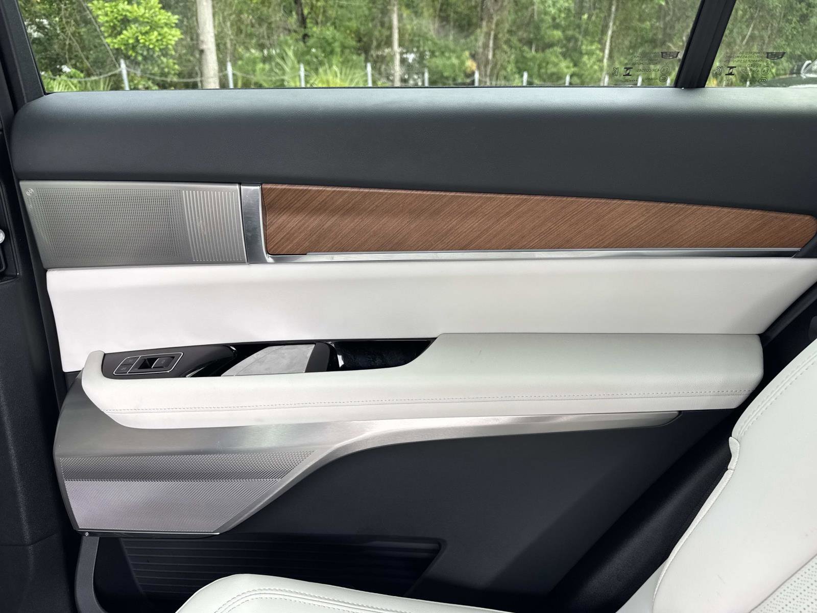 New 2026 Cadillac Vistiq Luxury w/ LPO, Floor Liner Package AWD/4WD image 15