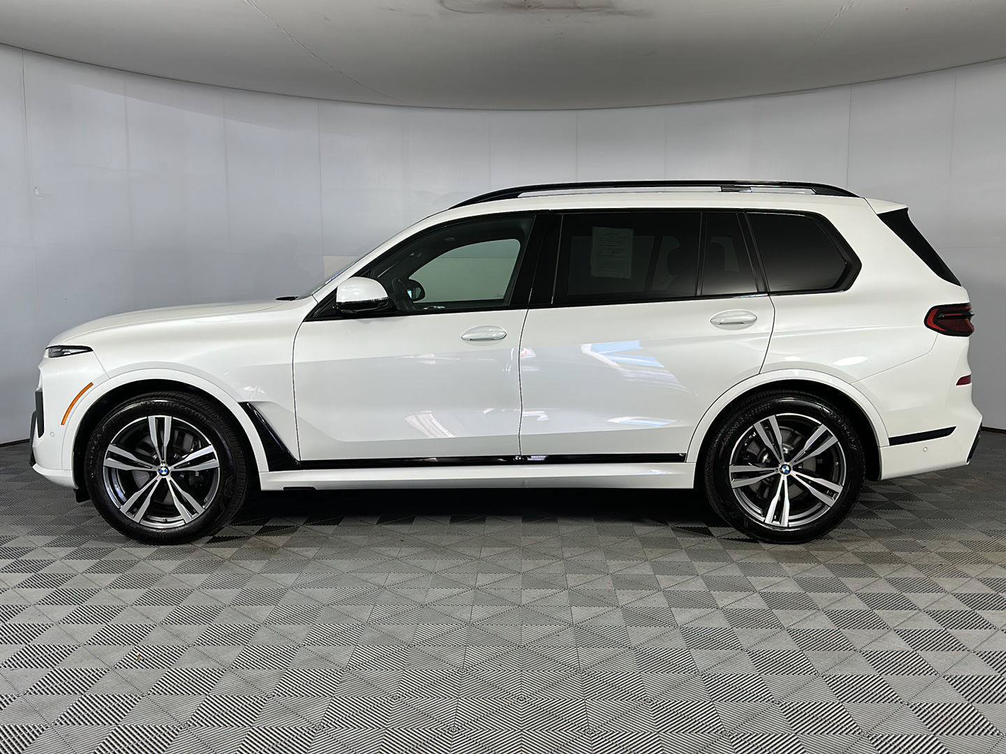 Used 2026 BMW X7 xDrive40i w/ Executive Package AWD/4WD image 6
