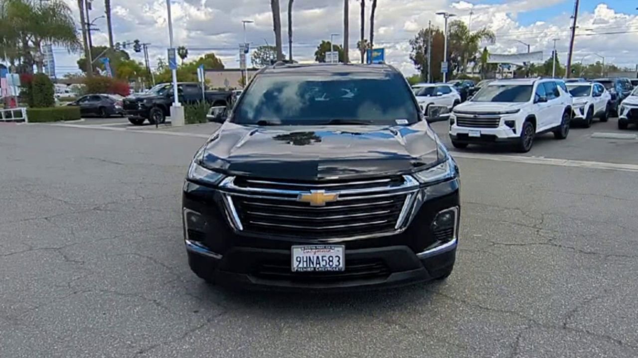 Used 2023 Chevrolet Traverse LT FWD image 3