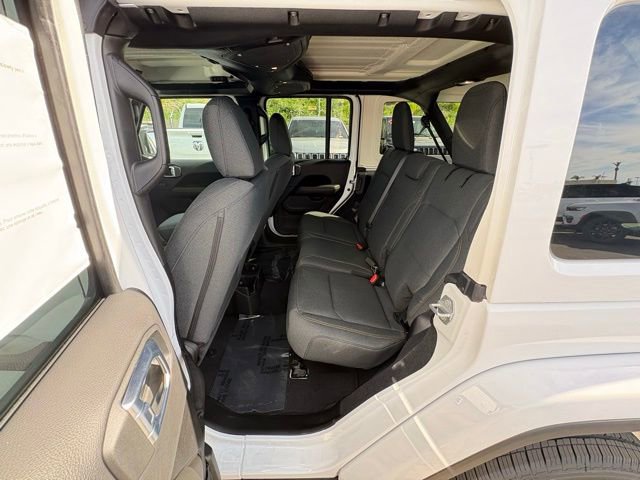New 2026 Jeep Wrangler Unlimited Sahara AWD/4WD image 17