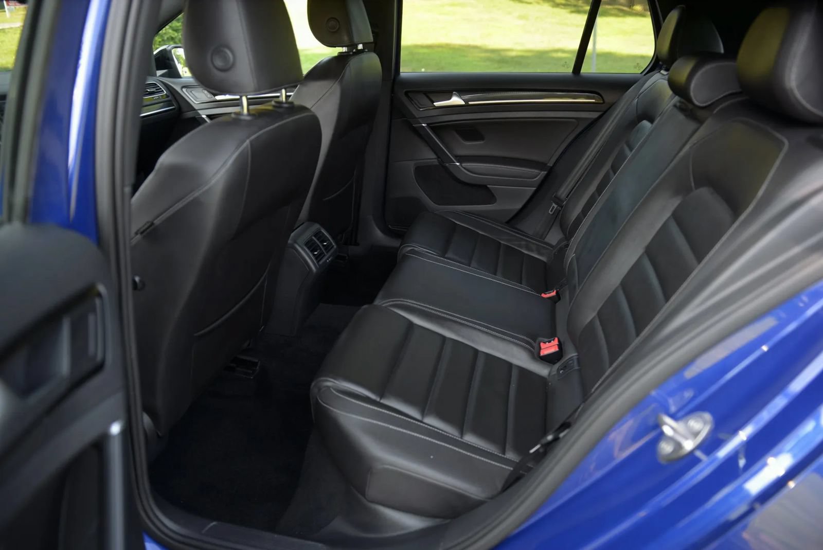 Used 2015 Volkswagen Golf R 4-Door AWD/4WD image 31