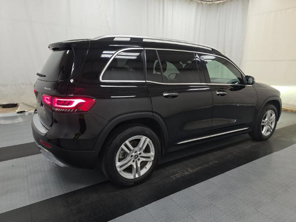 Used 2023 Mercedes-Benz GLB 250 4MATIC w/ Premium Package image 4