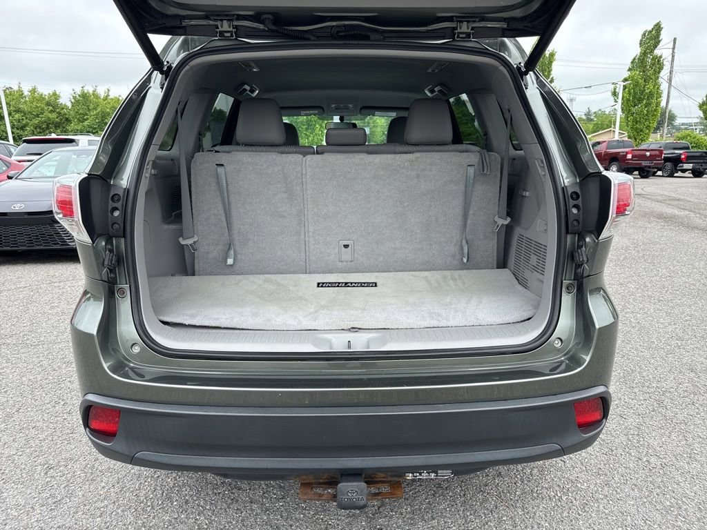 Used 2016 Toyota Highlander Plus AWD/4WD image 4