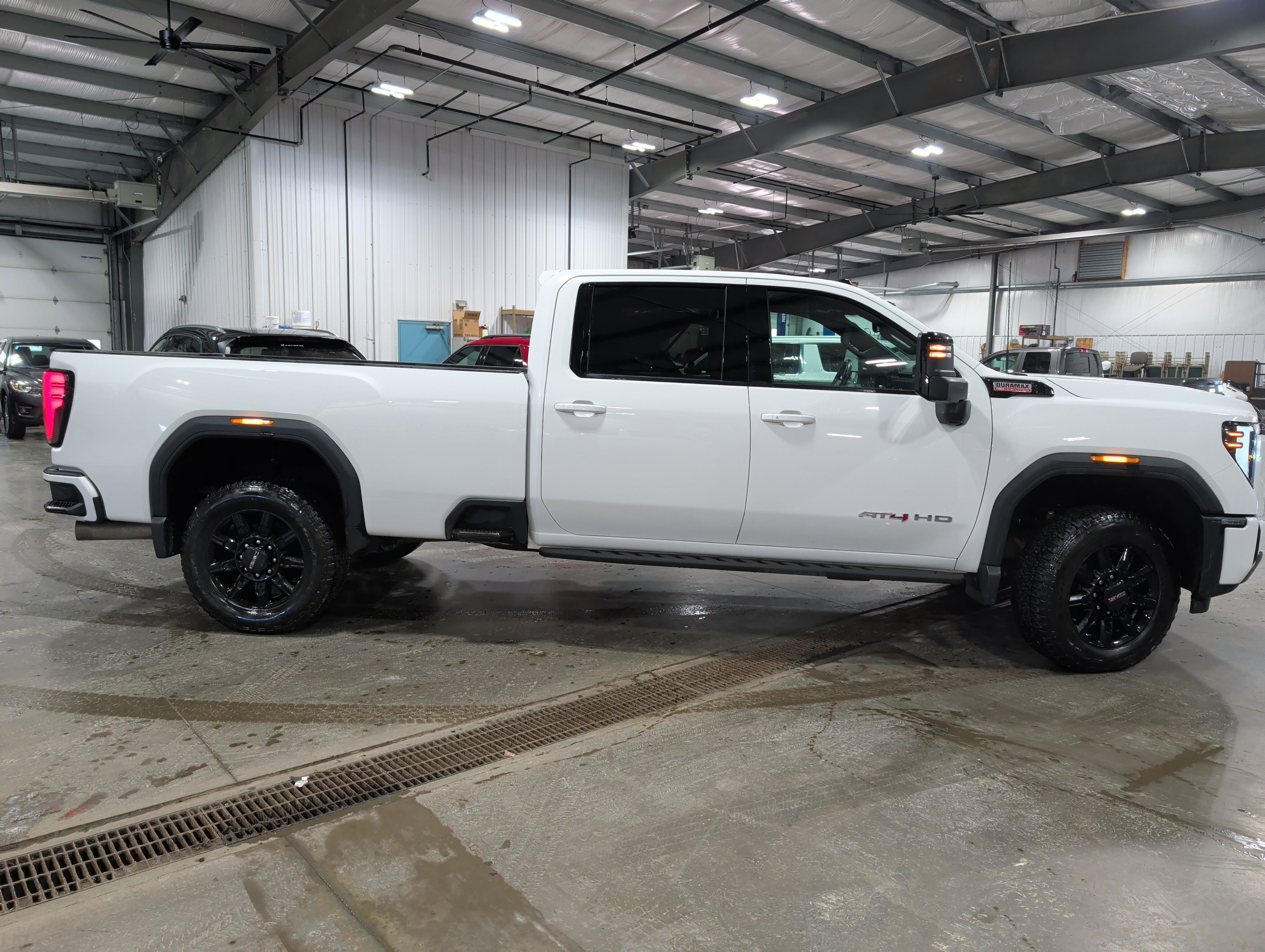 Used 2024 GMC Sierra 2500 AT4 w/ AT4 Premium Plus Package AWD/4WD image 2