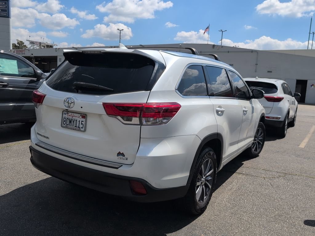 Certified 2018 Toyota Highlander XLE image 2